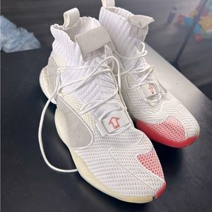Basketball shoes